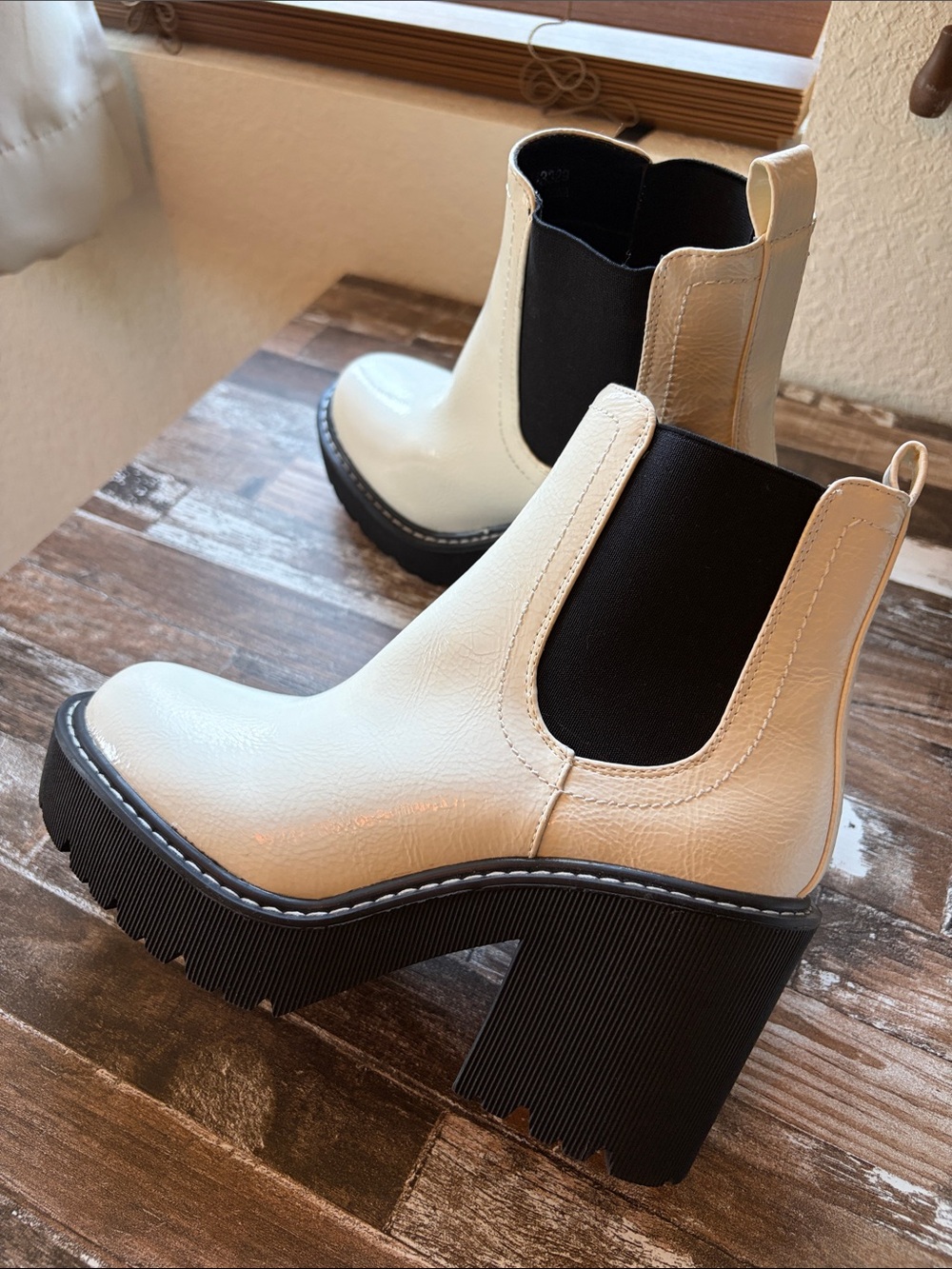 Forever 21 White Chelsea Platform Chunky Heel Boots
